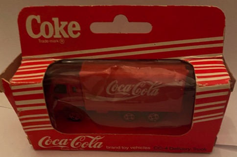 10109-2 € 4,00 coca cola vrachtwagen edocar 8 cm ( 2x verschillend doosje).jpeg